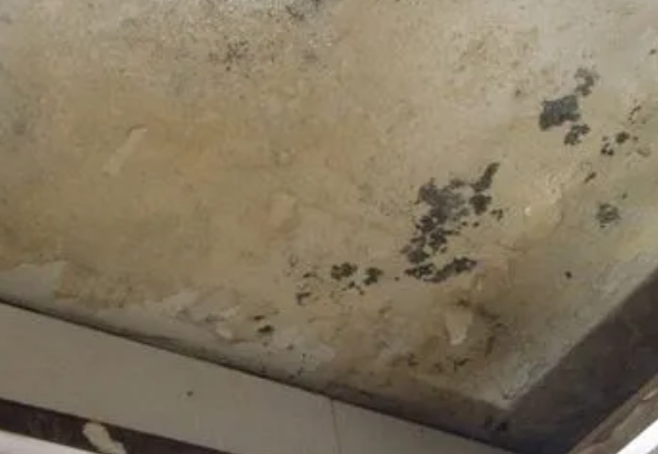 洛南阳台漏水维修公司分享下洛南卫生间渗水维修需要注意哪些问题。